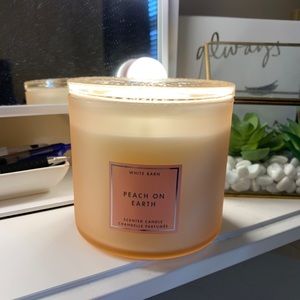 🍑 Bath and Body Works 3 wick candle!